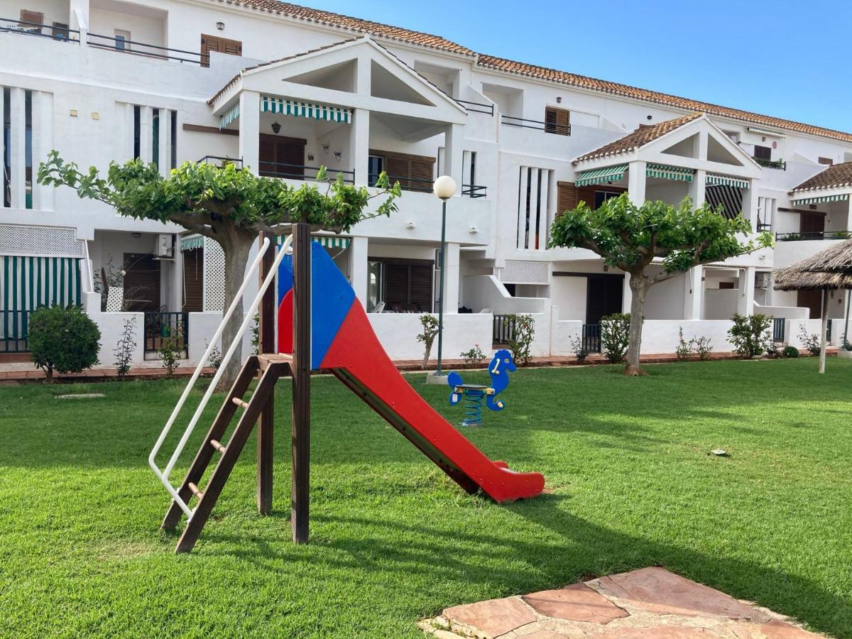 Adosado En Urbanizacion Con Precioso Jardin * Dénia