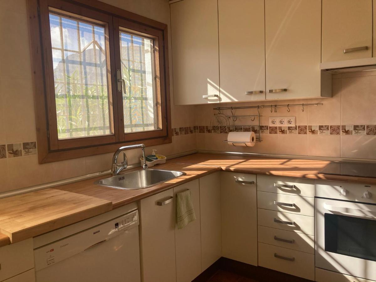 Ferienhaus Adosado En Urbanizacion Con Precioso Jardin *